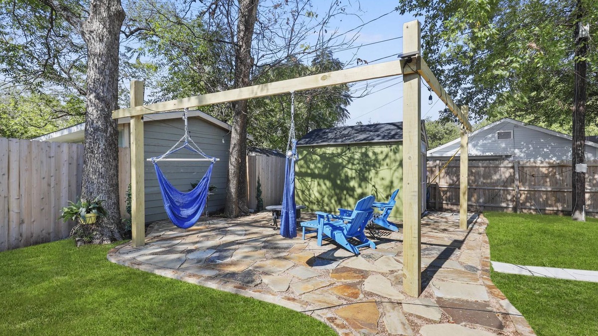 Fairmount House | Historic newly renovated luxury home 2bd/2bath with 3 outdoor areas to relax