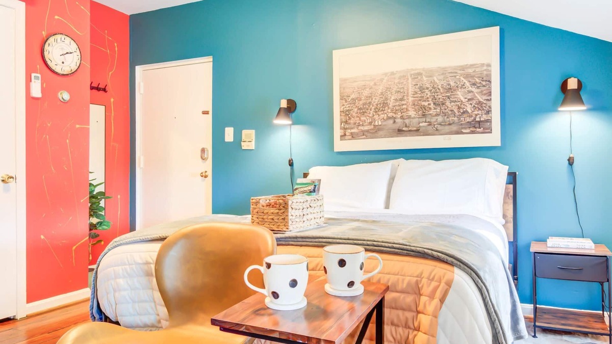 Old Town Alexandria Apartment | Historic OLD TOWN! Block 2 KING ST! 99 Walkscore