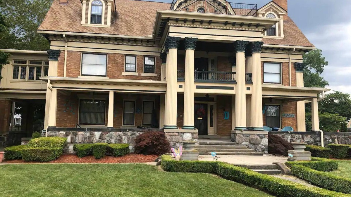 Downtown Toledo House | Historic Old West End Devilbiss Mansion, with three floors of luxury to enjoy.