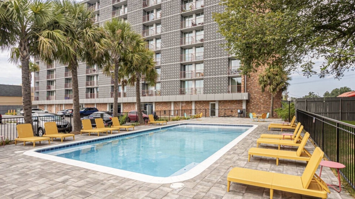Viavant - Venetian Isles Hotel | Historic One Bedroom with a Sweeping City View