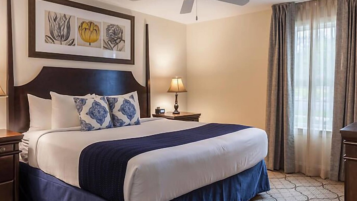 Williamsburg Resort | Historic Patrick Henry Square Resort