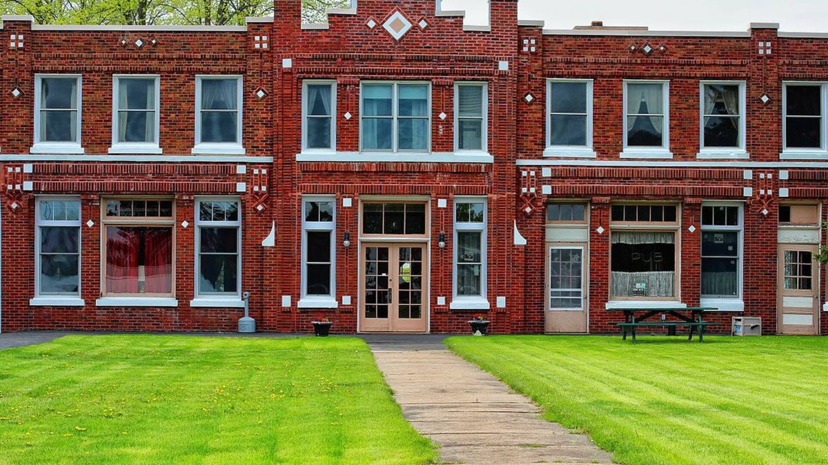 Pelican Lake Resort | Historic Pelican Lakeside Resort for family reunions and group vacations.