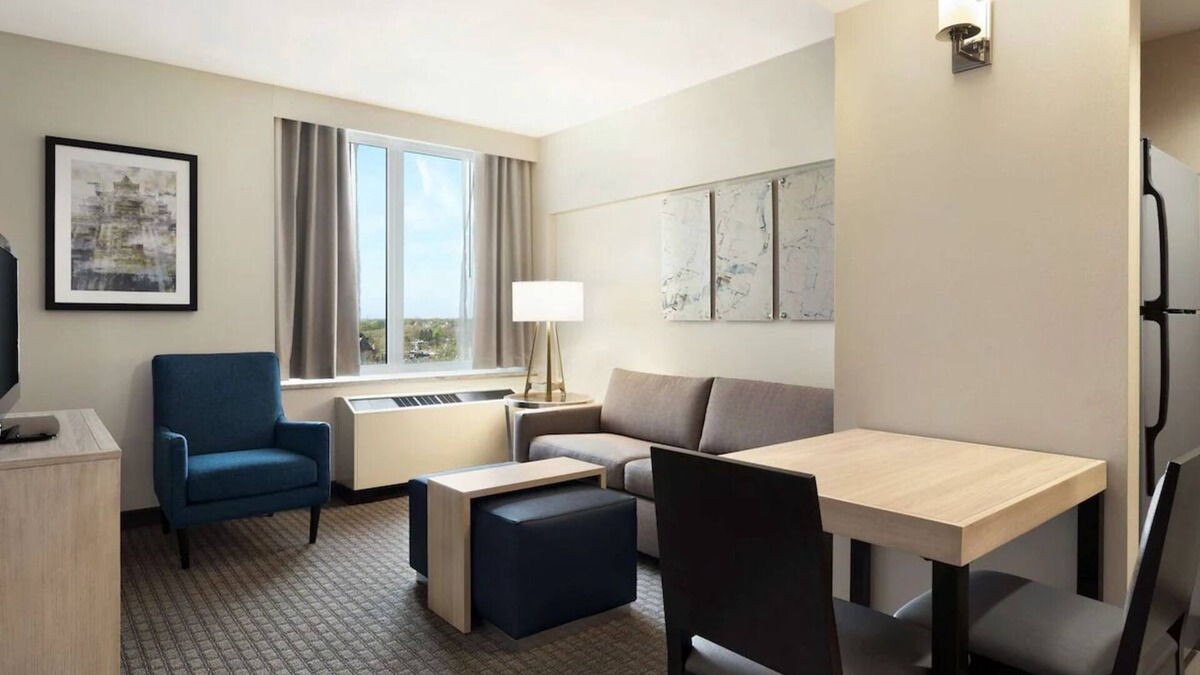 Spruce Hill Hotel | Historic Philly: Stylish Suites with Full Kitchens, Pool Access & Free Parking!