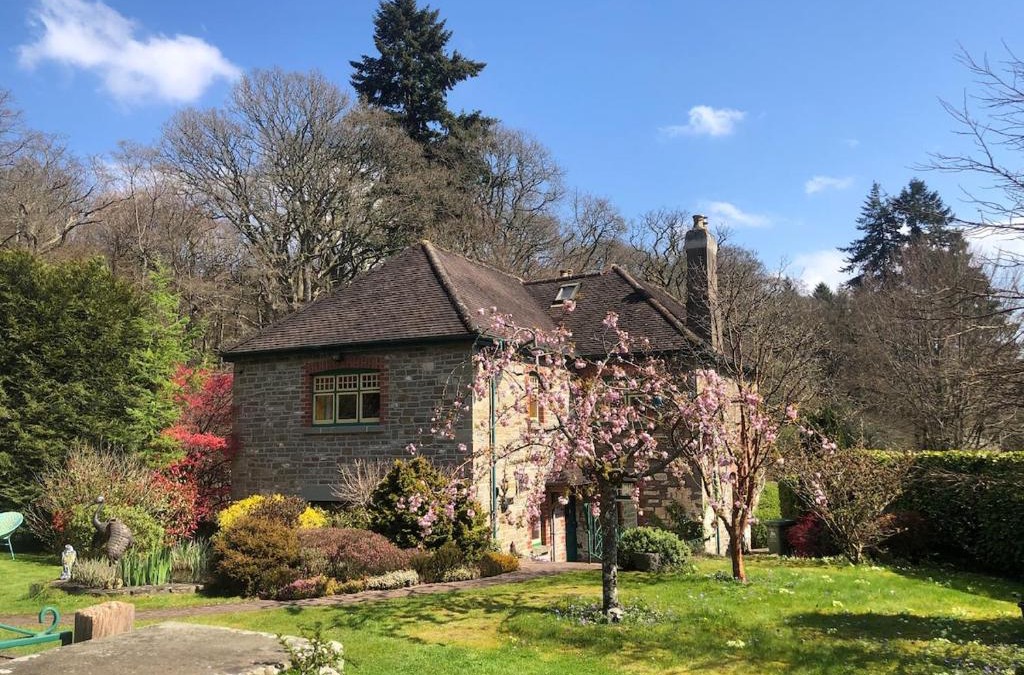 Lydney House | Historic Pike House with Beautiful Garden