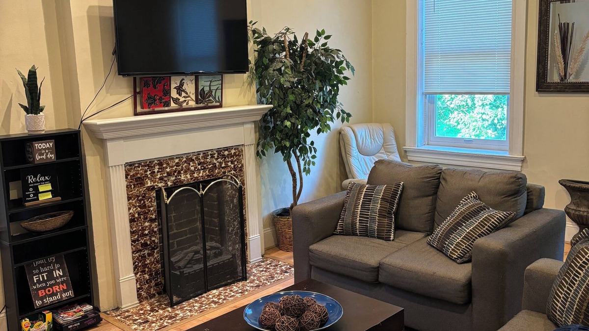 Downtown St. Louis Condo | Historic, quiet 2 Bdrm/office space Full Condo