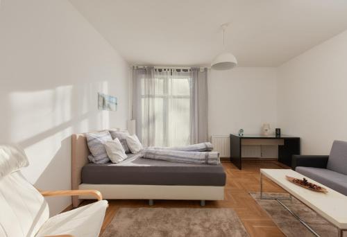 Meidling Apartment | Historic Redesigned Schönbrunn Palace Apartments w Free Parking and 24h Check-in