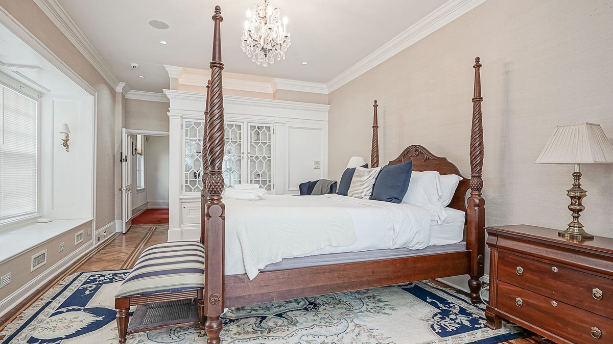 Center City House | Historic Rittenhouse Mansion -8BR- Your Holiday or Corporate Retreat w/Roof deck