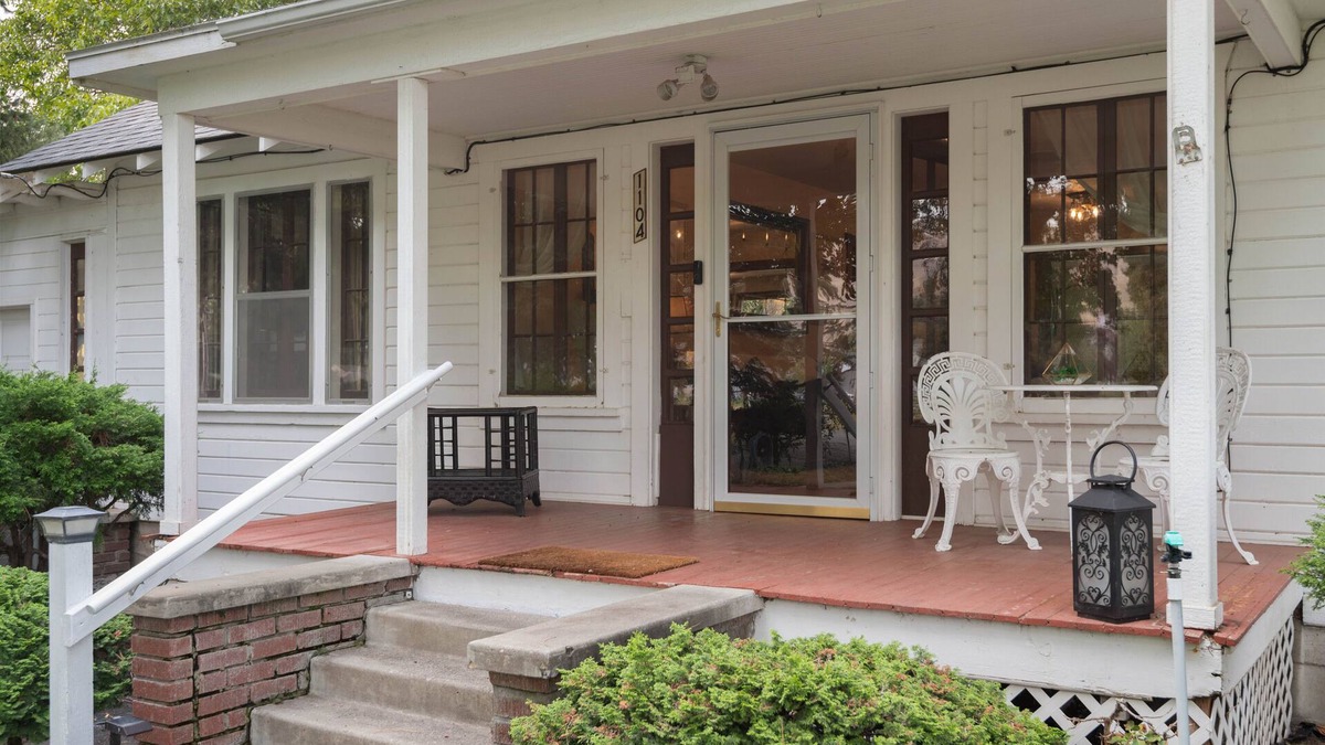 Prosser House | Historic River Front Farmhouse Near Wineries-Private waterfront! Winery tour!
