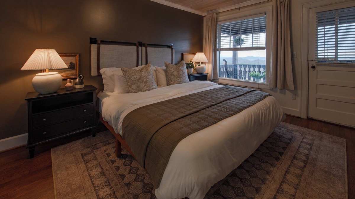 Chattanooga Bed & Breakfast | Historic Riverview Inn | Five