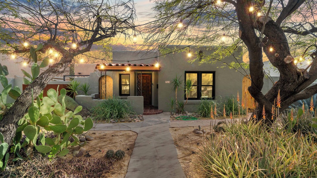 Sam Hughes House | Historic Sam Hughes house minutes to UofA & more