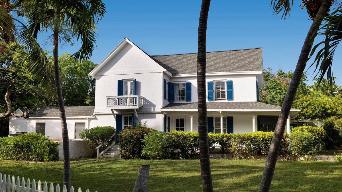 Governor's Harbour House | Historic Sea Captain's House, Walk to Town, Beach
