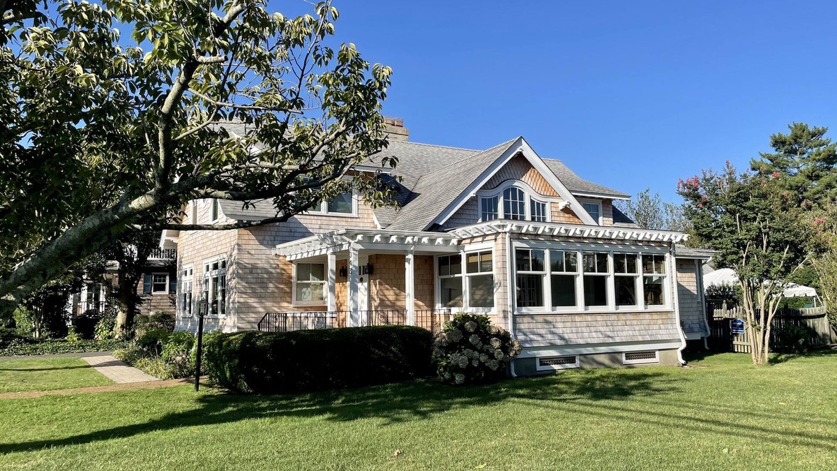 Avon House | Historic Sea Capt Home Overlooking Twilight Lake: Pool, Walk To Beach & Village