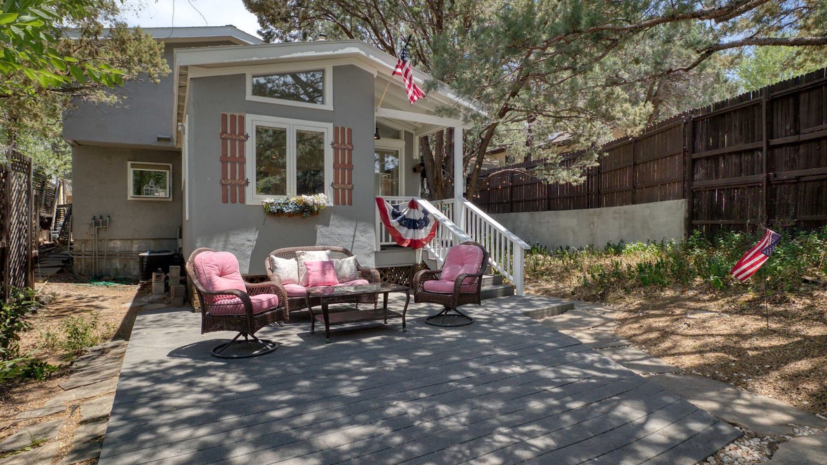 Prescott Cottage | Historic secluded cottage…6 blocks from the town square with gazebo relaxation.