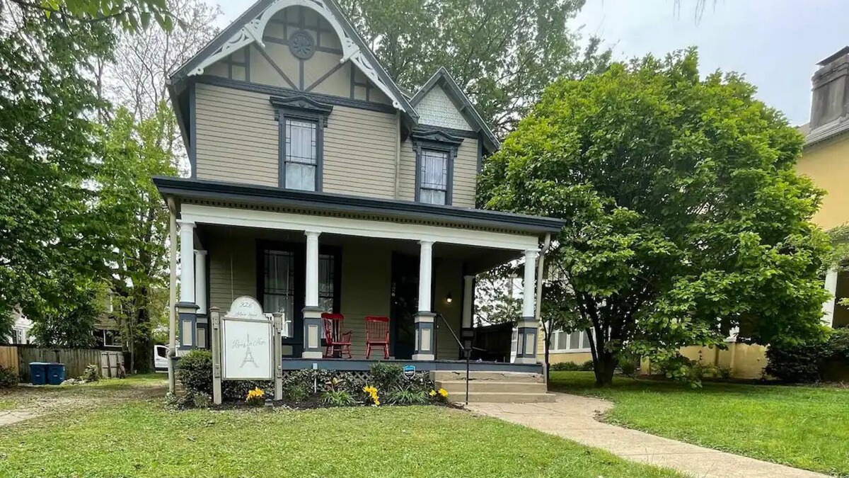 Shelbyville House | Historic Shelbyville, perfect location to enjoy Derby or the Bourbon Trail