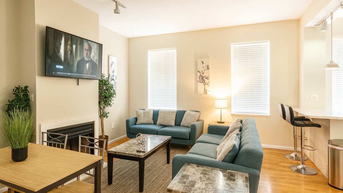 Soulard Apartment | Historic Soulard 2-BR Flat | Balcony, Workspace, Parking – Walk to Market