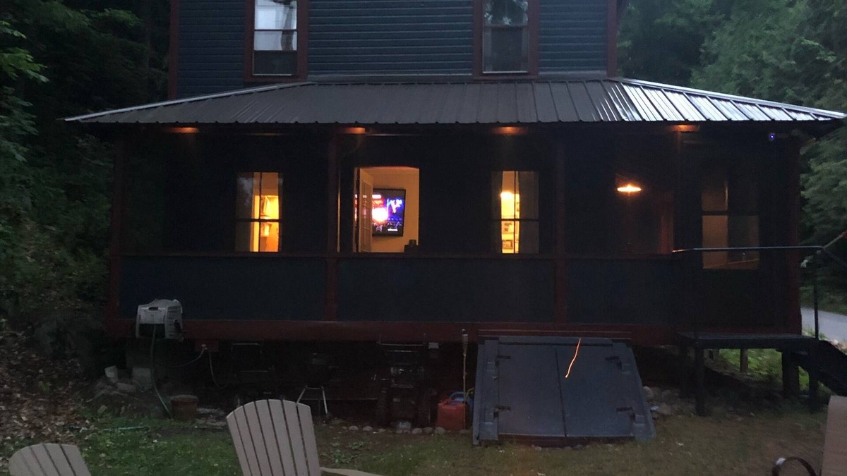 Star Lake House | Historic Star Lake Cottage & Lake Lot