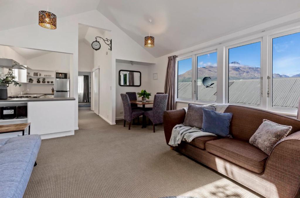 Queenstown City Centre Apartment | Historic Stone Cottage - Alley Apartment