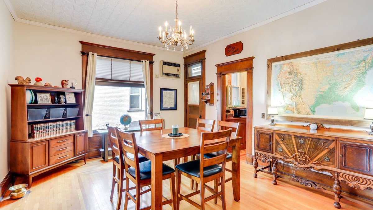 Tiffin House | Historic Tiffin Home ~ Half Mi to University!