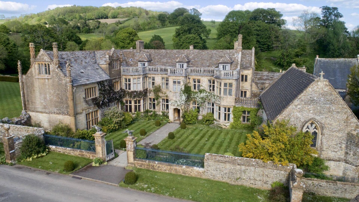 Beaminster House | Historic Tudor Manor in West Dorset