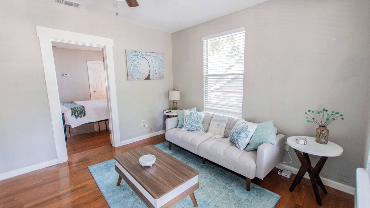 Historic Uptown Apartment | Historic Uptown Vibes - 1/1 Apartment #4