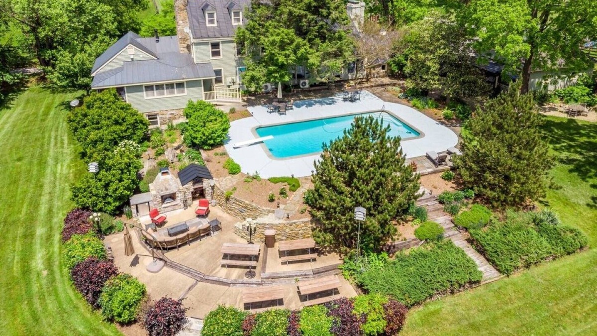 Millville House | Historic Buckskin Manor in Virginia wine country