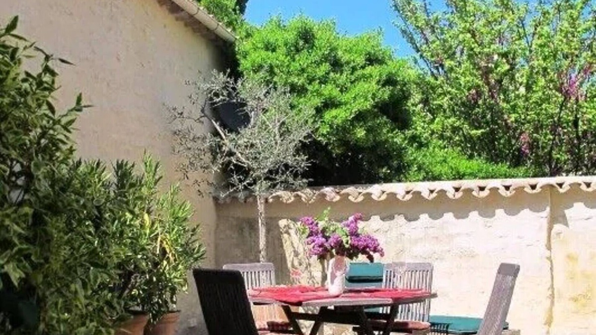 Uzes House | Historic Uzes - spacious 18th century townhouse with large, sunny terrace