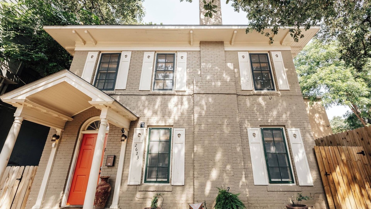 West Campus House | Historic Victorian 4BR Home on UT Campus and Downtown