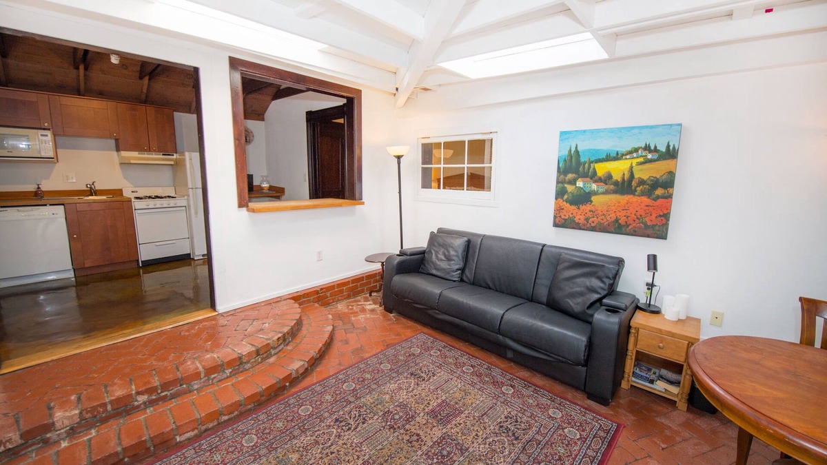 Cortez Hill House | Historic Victorian Downtown 1 Bedroom!