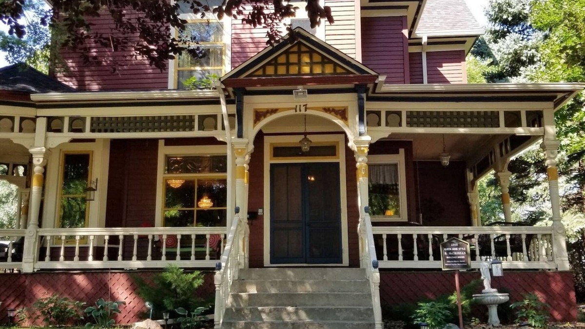 Folsom's Addition Bed & Breakfast | Historic Victorian Inn (1st/2nd Floors) 5bed 5bath