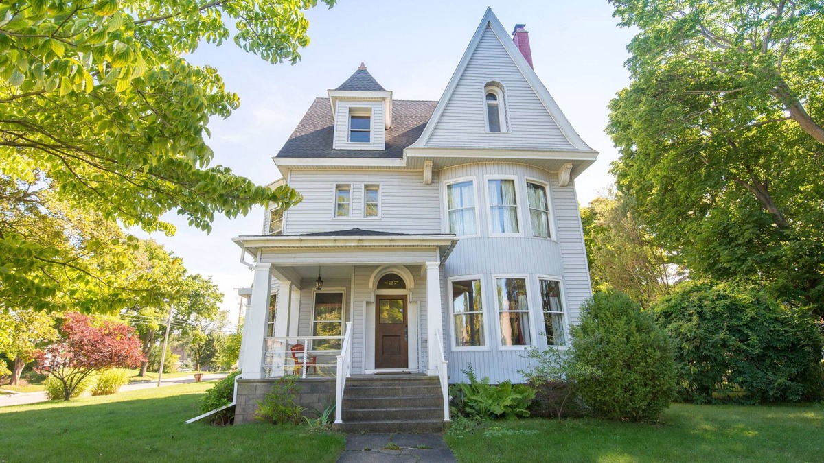 Manistee House | Historic Victorian Vacation Home - The Blacker House