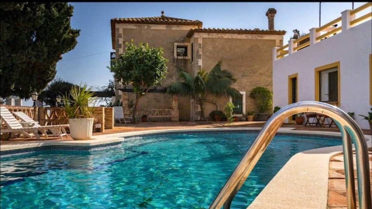 Premia de Dalt Villa | Historic villa near Barcelona with sea views