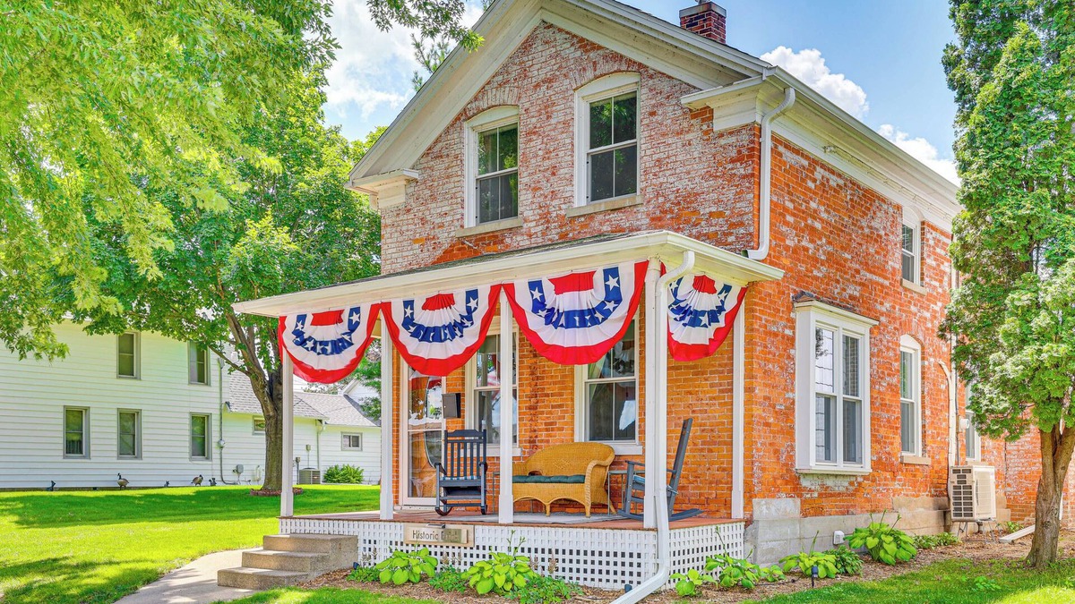 Wabasha House | Historic Wabasha Home w/Patio in Downtown!