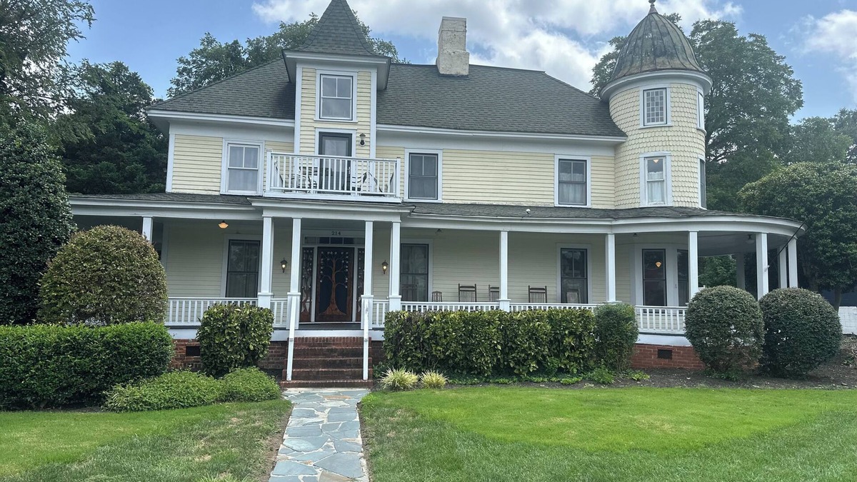 Troy House | Historic Wade-Arscott home, Upper Level 2BR/2BA in Downtown Troy