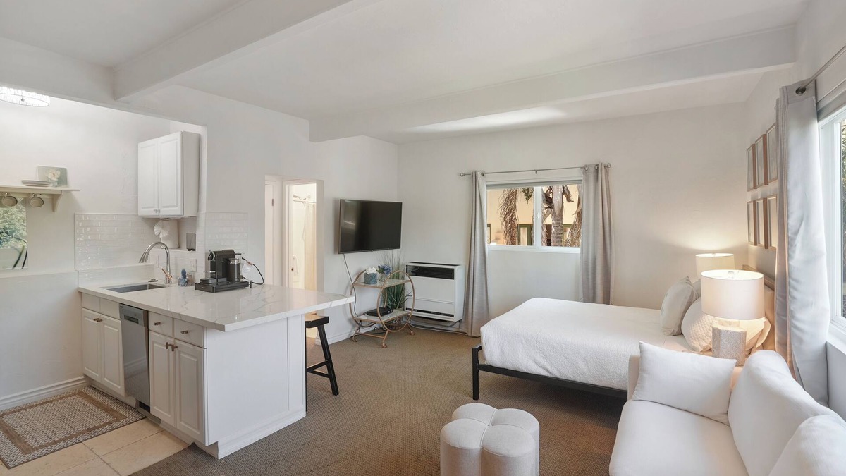 West Beach Apartment | Historic West Beach Studio #3 — Blocks to beach, Downtown State St & Funk Zone