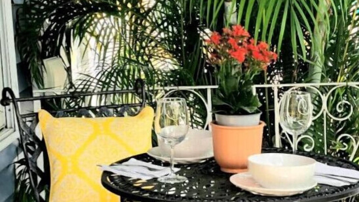 Tampa House | Historic West Tampa Cottage