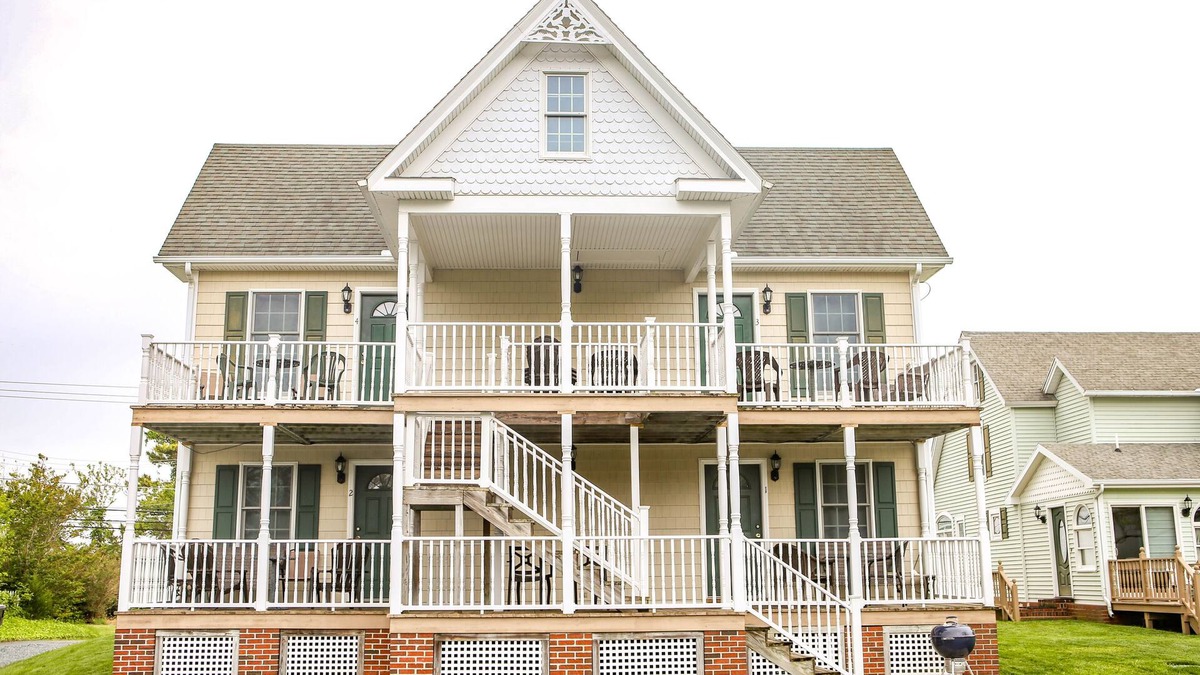 Chincoteague Condo | Historic Whealton House with full access to Waterside Inn facilites