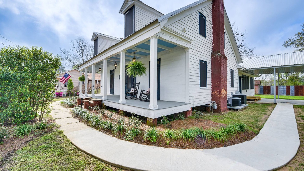 Grand Coteau House | Historical 1835 Home in Grand Coteau!