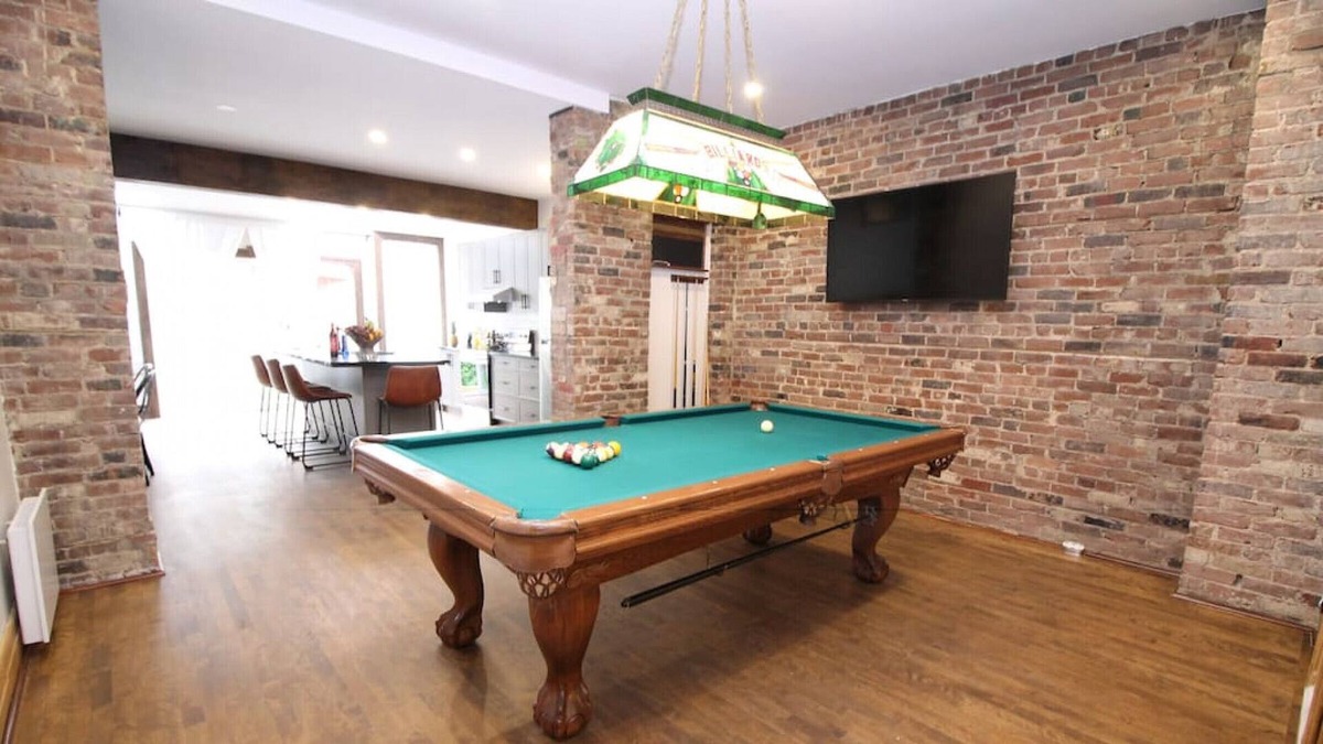 Maisonneuve Apartment | Historical 3 Bedroom Palace DOWNTOWN