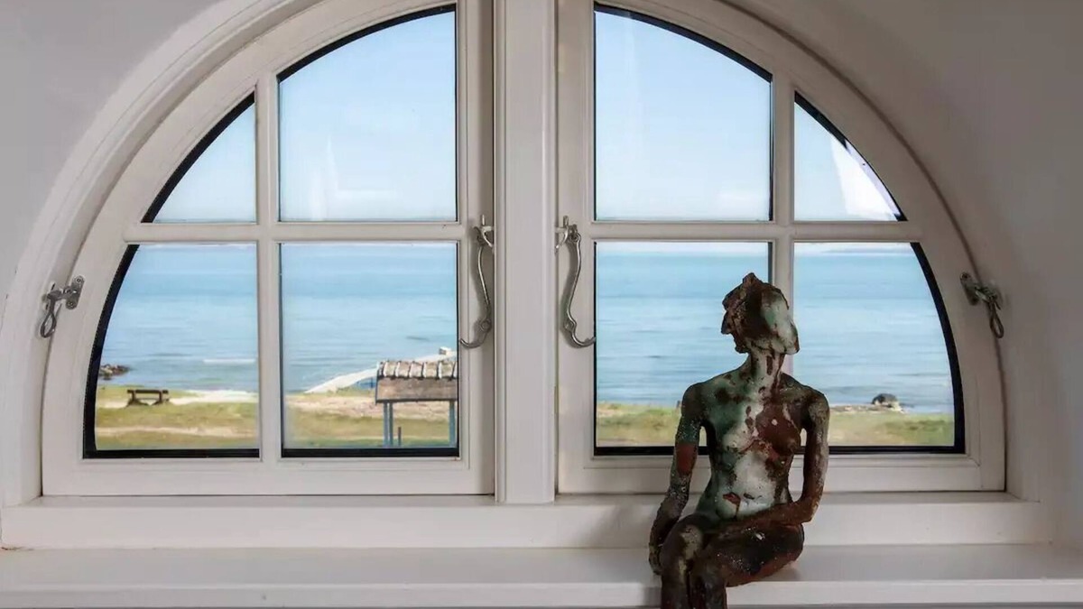 Snekkersten Villa | Historical beachhouse with fireplace and view of Sweden
