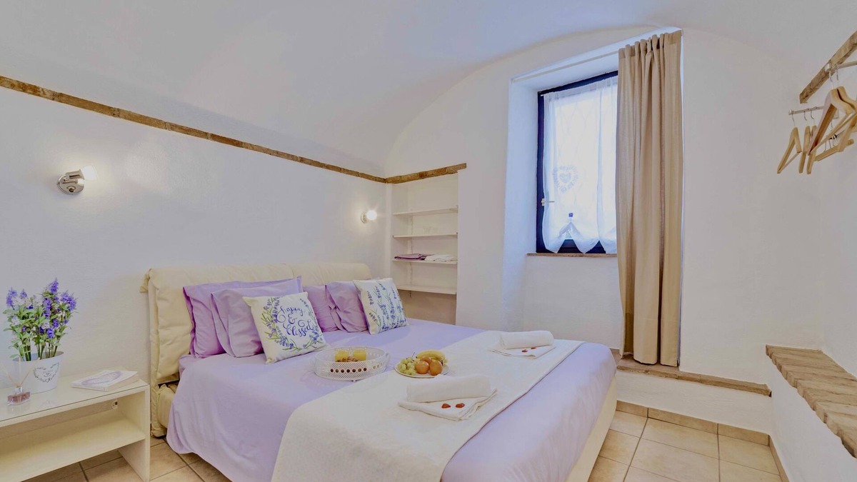 Caslano Apartment | Historical Center 'Heart of Lavender' Apartment
