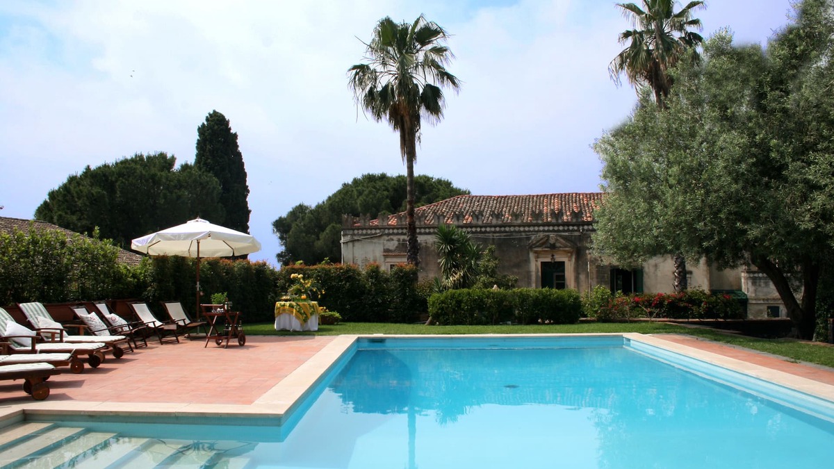 Taormina House | Historical country house near Taormina & the sea. Stunning view of Mt Etna