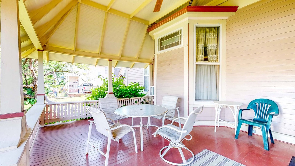 Springfield House | Historical Home w/ Modern Conveniences w/ Porches