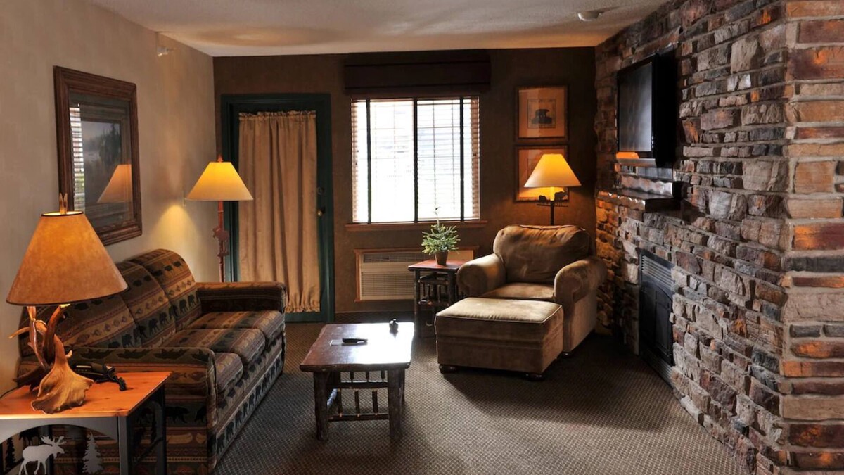 St. Joseph Hotel | Historical Stays with Modern Amenities & River Trail Access