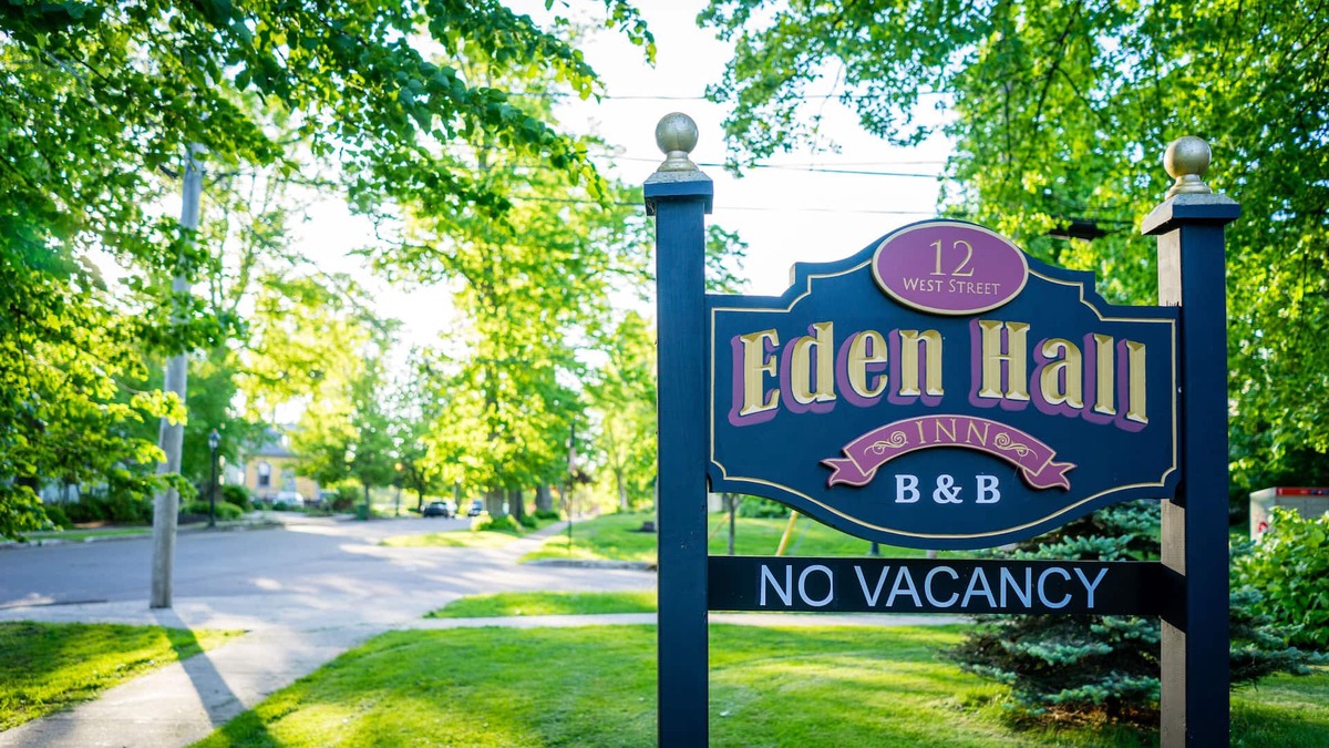 Queens Square House | Historical , Victorian house style B&B