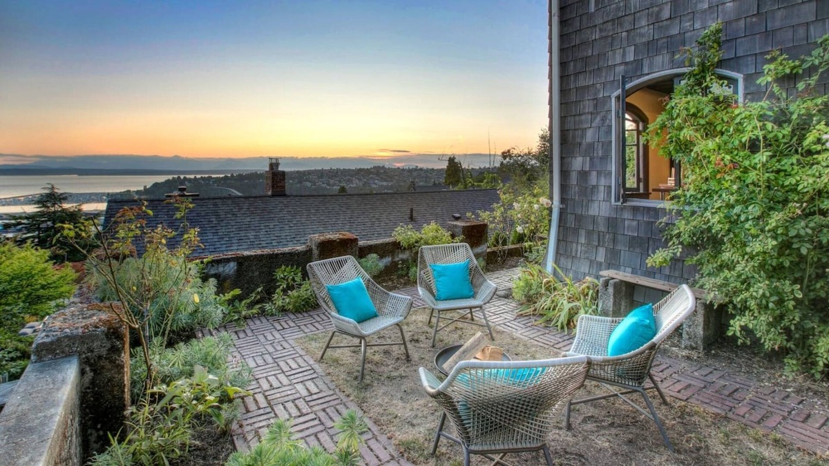 West Queen Anne House | Historical Villa Queen Anne 5br PanoramicWaterView