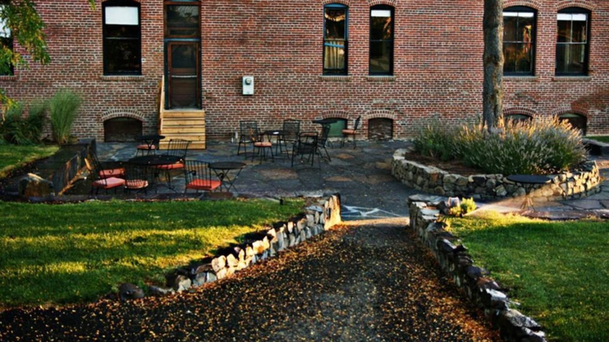 Dufur House | History and Nature Awaits! 4 Comfortable Units, Comes w/ Free Parking Onsite!