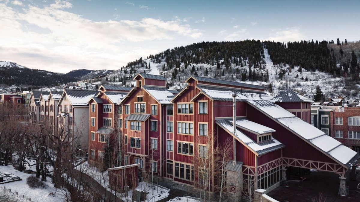Deer Valley Hotel | Hit the Slopes from a Premium Park City resort! King beds, indoor/outdoor pool!