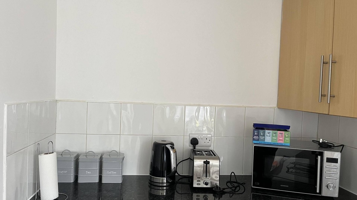 Kettering House | Hive Stays, Sleeps 3, Free Parking, Wifi, Smart Tv
