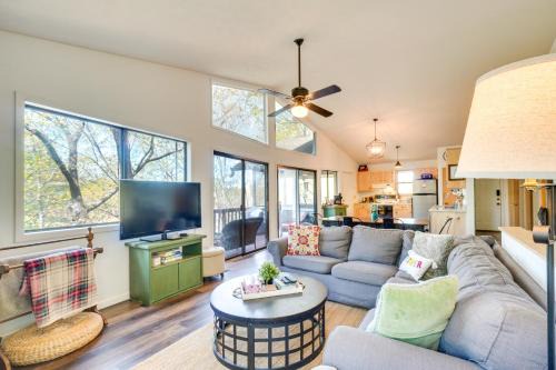 Unaka House | Hiwassee Lake Cabin Near Orchards and Fall Festivals
