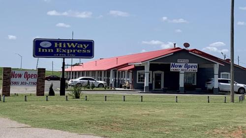 Elk City Hotel | HiWay Inn Express